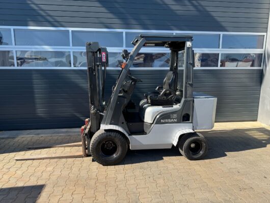 Nissan ruwterrein heftruck FL01A15