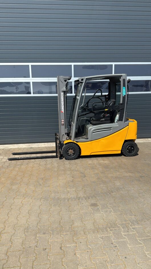 Jungheinrich EFG316 bj 2018  accu2018 trippel mast